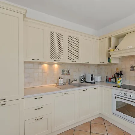 Mia Lea * Tar-Vabriga