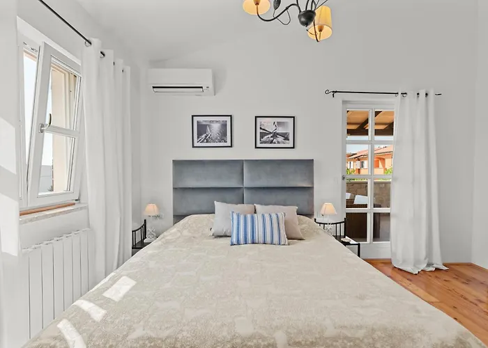 Mia Lea * Tar-Vabriga